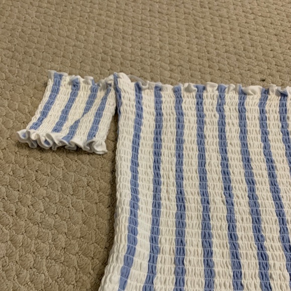 Floral Print Off-The-Shoulder - Picture 4 of 5